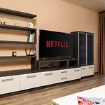 Warm And Spacious 1br - Brownie Daire