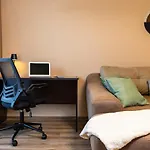 Warm And Spacious 1br - Brownie Daire