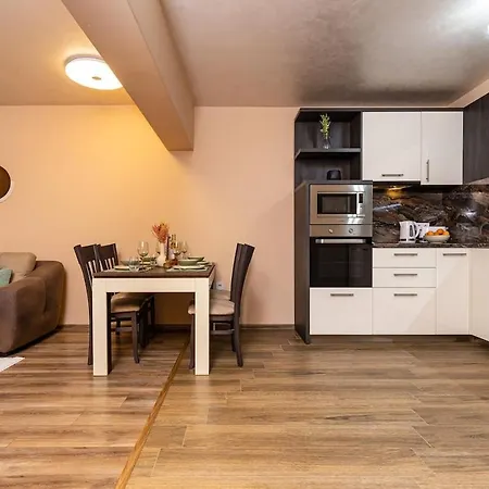 Warm And Spacious 1br - Brownie *