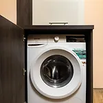 Warm And Spacious 1br - Brownie Apartment *