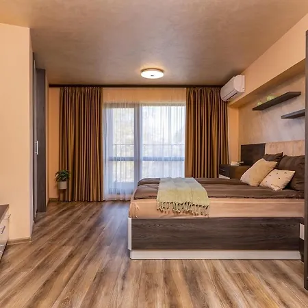 Warm And Spacious 1br - Brownie Apartment