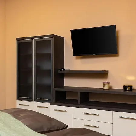 Warm And Spacious 1br - Brownie