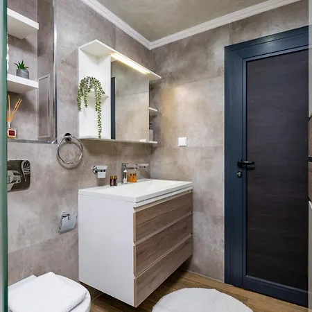 Warm And Spacious 1br - Brownie Filibe