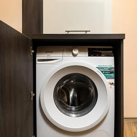 Warm And Spacious 1br - Brownie Apartment *