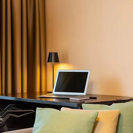 Warm And Spacious 1br - Brownie Apartment *