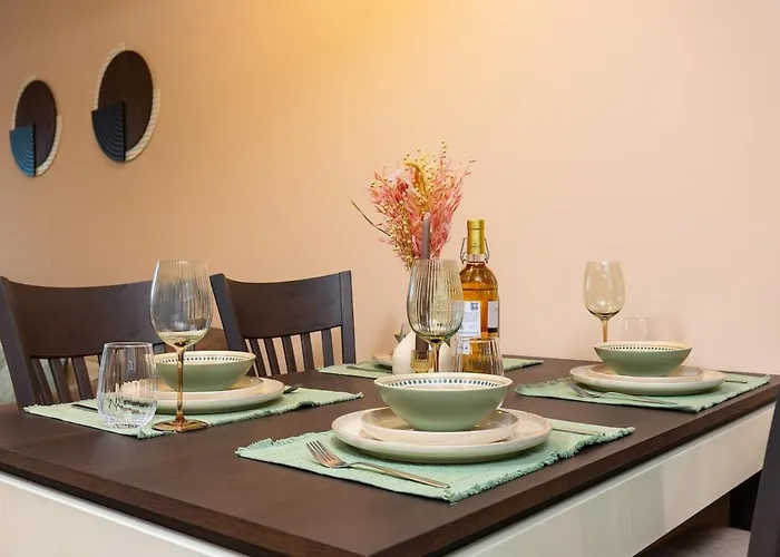 Warm And Spacious 1br - Brownie Apartment