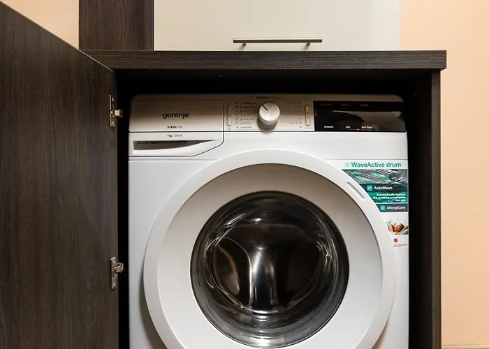 Warm And Spacious 1br - Brownie Apartment *