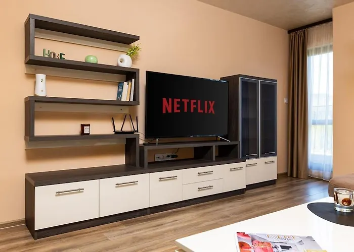 Warm And Spacious 1br - Brownie Apartment