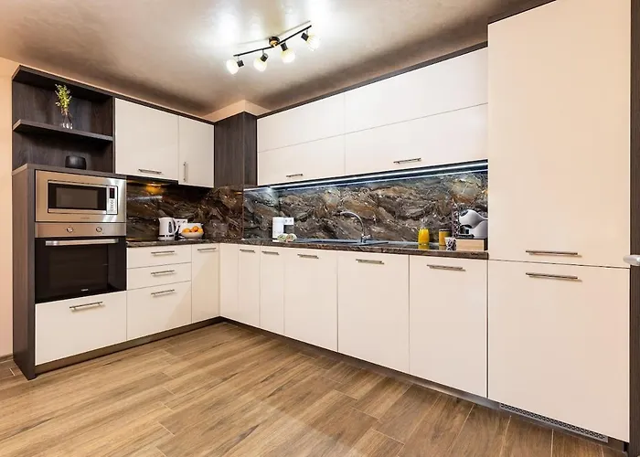 Apartment Warm And Spacious 1br - Brownie